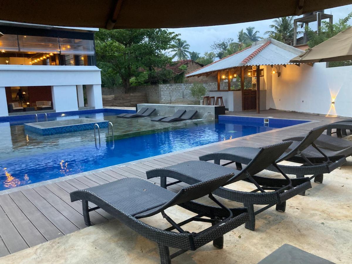 Handagedara &