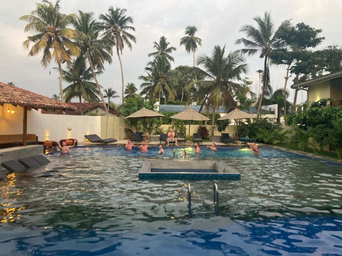 Handagedara & 4*